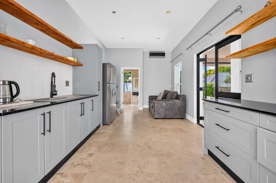 5 Bedroom Property for Sale in Claremont Upper Western Cape